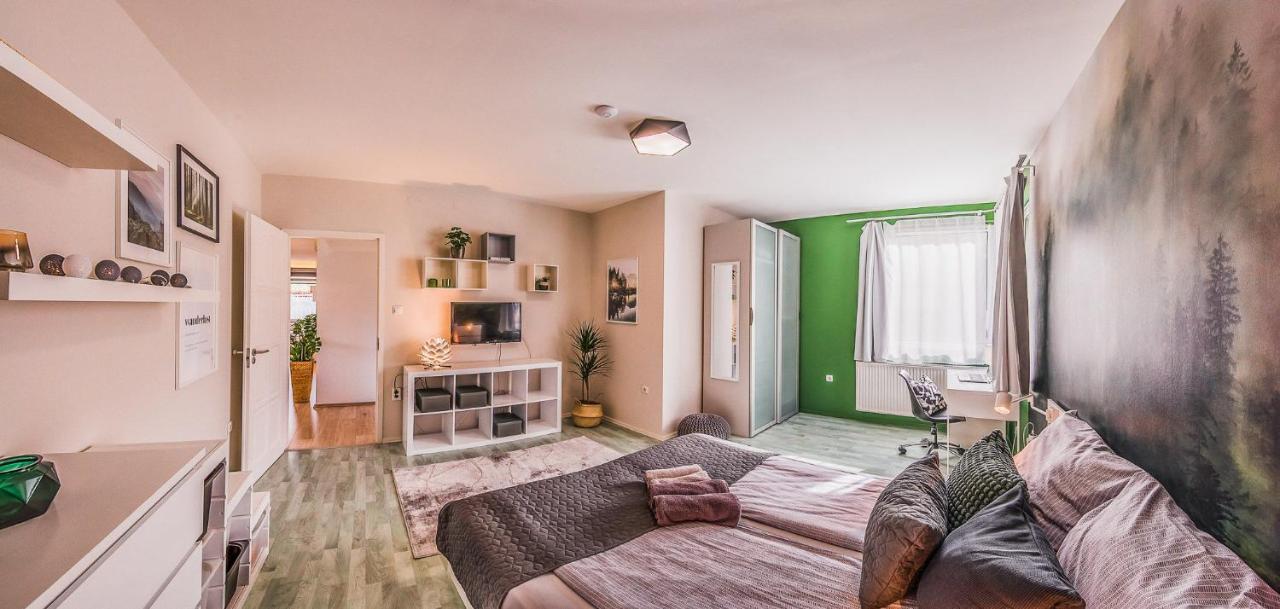 Riverside Apartman**** Мішкольц Екстер'єр фото